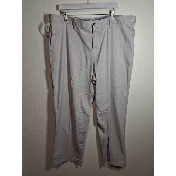 NWT Dockers Khaki Pants Relaxed Fit Men's Size 42x32 - Picture 1 of 9